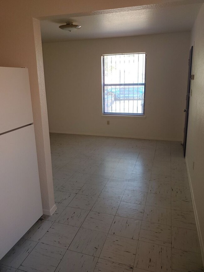 Building Photo - 1102 Van Patten Ave