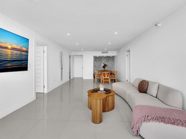 Building Photo - 20515 E Country Club Dr