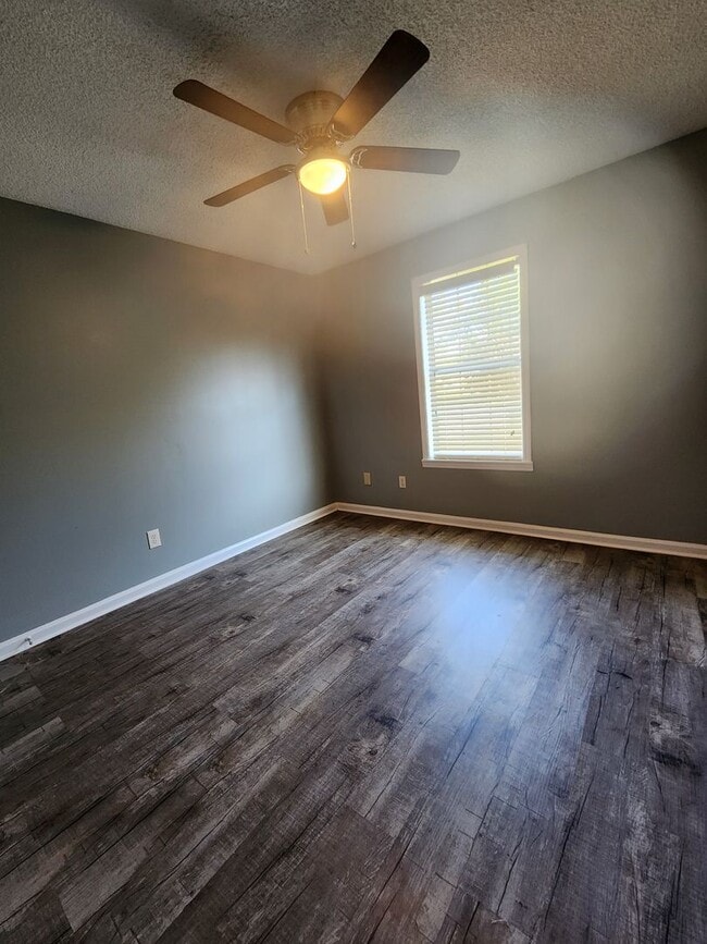 Building Photo - Bright & Inviting 3-Bedroom Home with Open...