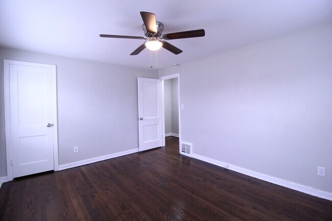 Building Photo - February FREE On This 3 Bedroom 2 Bath Duplex