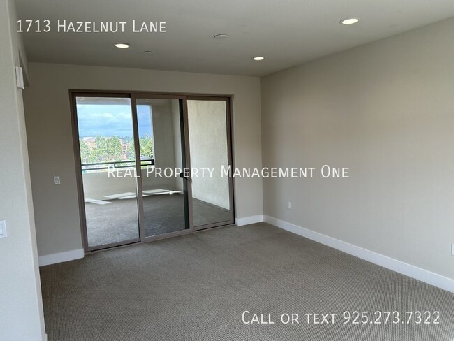 Building Photo - 1713 Hazelnut Ln