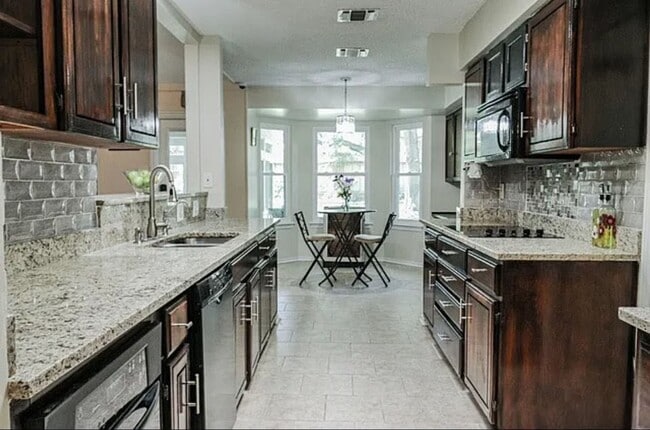 Building Photo - 13518 Cassia Way