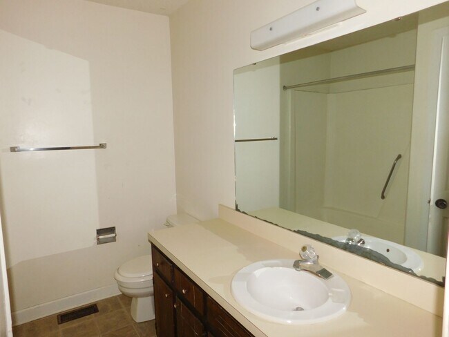 Building Photo - 1505 College Way