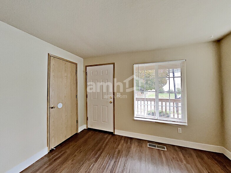 Building Photo - 16989 SW Cashew Way