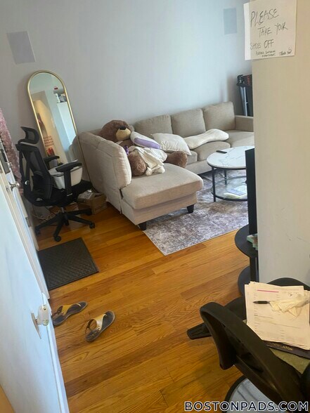 Building Photo - 127 Shirley St