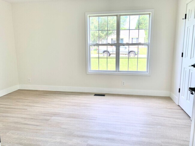 Building Photo - 157 Monarch Ln