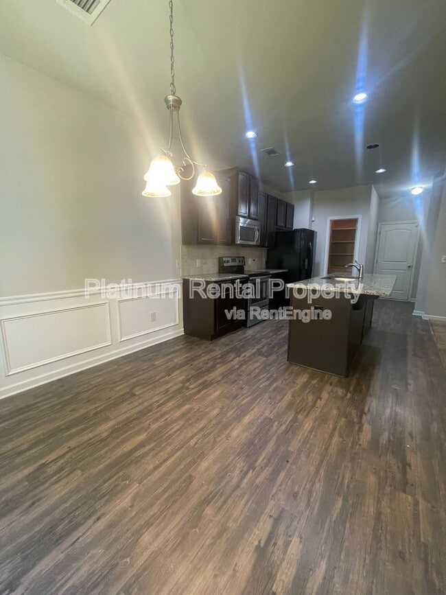 Building Photo - 7350 Silk Tree Pt