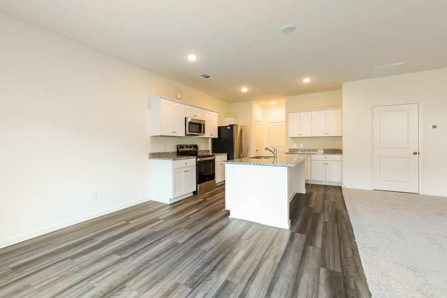 Building Photo - 6163 Pine Cir