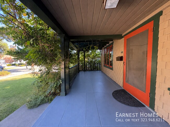 Building Photo - 1131 N Wilson Ave