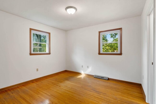 Building Photo - 2107 Garden Dr