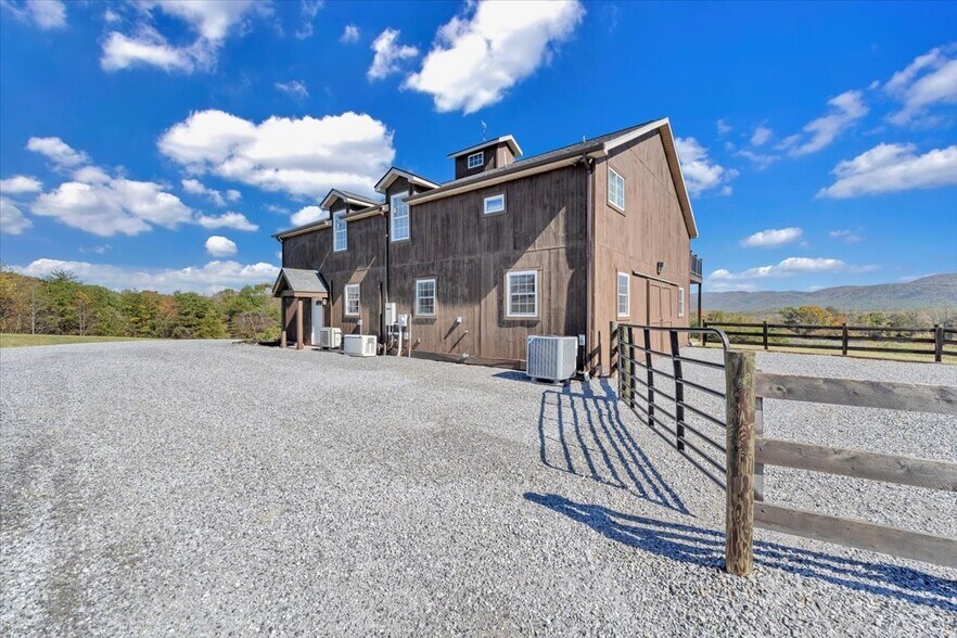 Building Photo - 1180 Longfield Rd