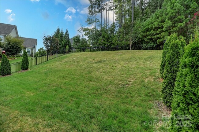 Building Photo - 131 Cherry Bark Dr