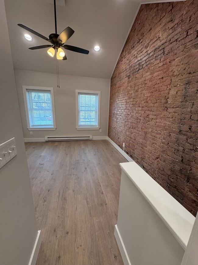 Building Photo - Trendy Urban Loft