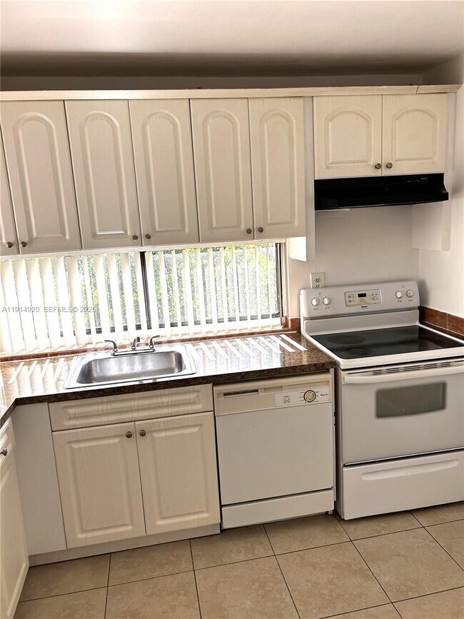 Building Photo - 16919 N Bay Rd