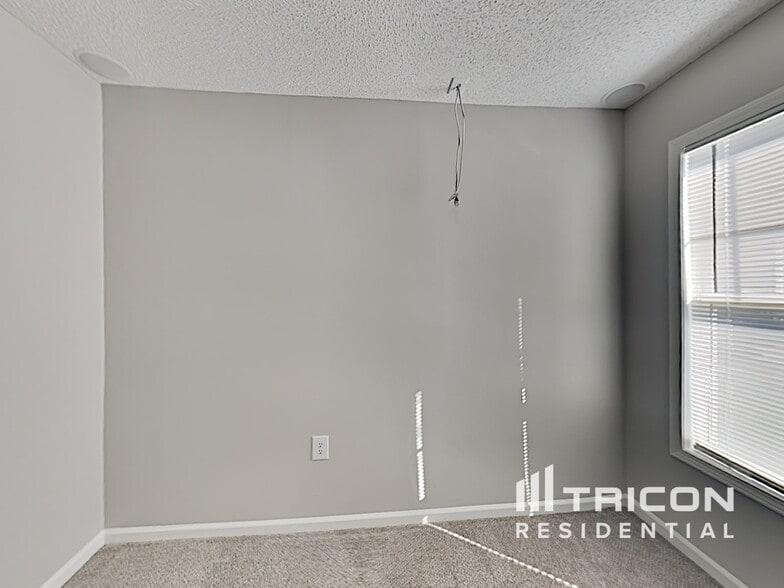 Building Photo - 7511 Rolling Meadows Ln