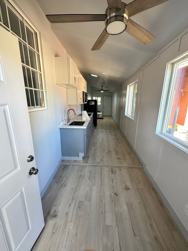 Building Photo - Newly Remodeled 1 Bedroom/1 Bathroom