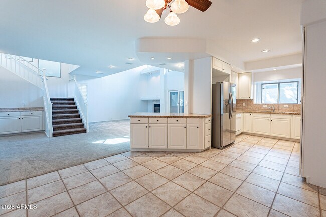 Building Photo - 7240 N Dreamy Draw Dr