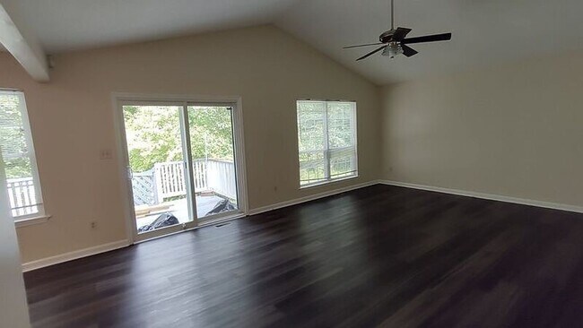 Building Photo - Chisle Run- 2 bedrooms and 1.5 bathrooms