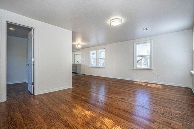 Building Photo - PARK VIEW!!  2 Bed - 1 bath in NW OKC!