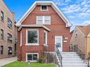 Building Photo - 3 bedroom in Chicago IL 60641