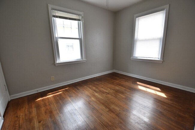 Building Photo - Cute 2 Bedroom In Mishawaka Near the River