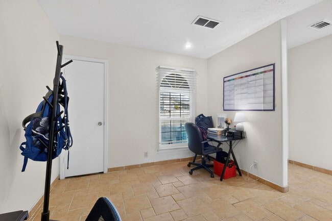 Building Photo - 6500 Martin Ct NE