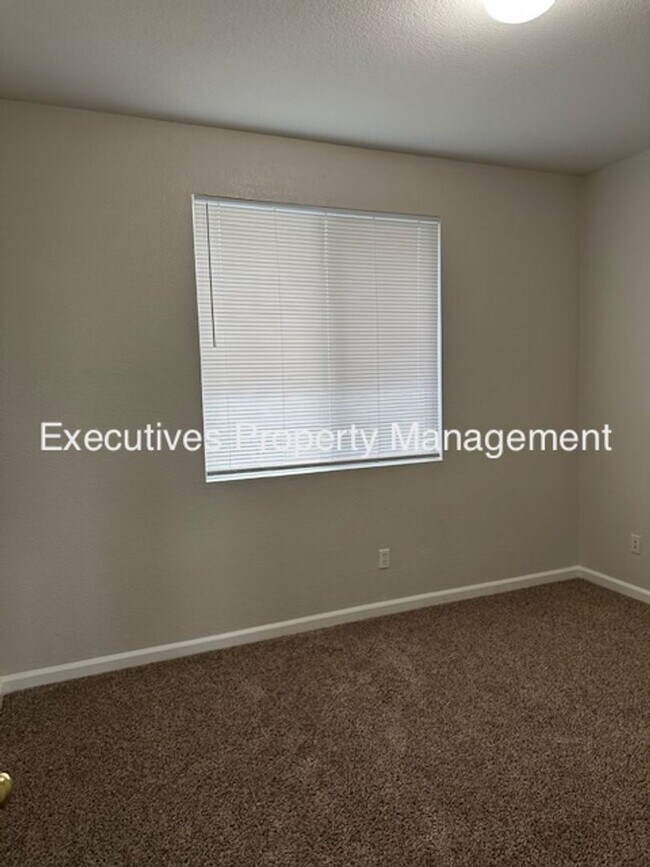 Building Photo - 3566 Santa Maria Ave