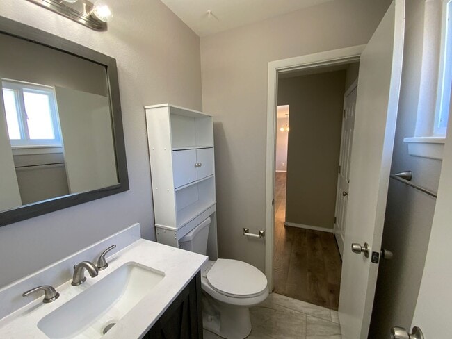 Building Photo - 3 Bedroom Single Story Home Available Near...