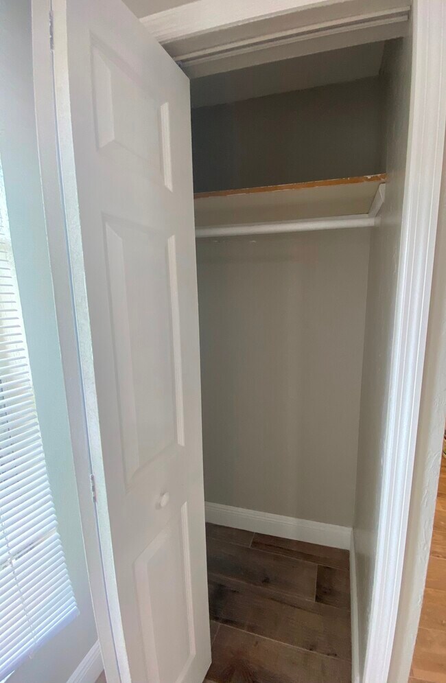 Building Photo - 2210 Marilyn Ln