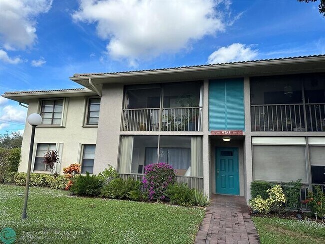 Building Photo - 9785 Pineapple Tree Dr