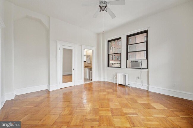 Building Photo - 250 S 13th St