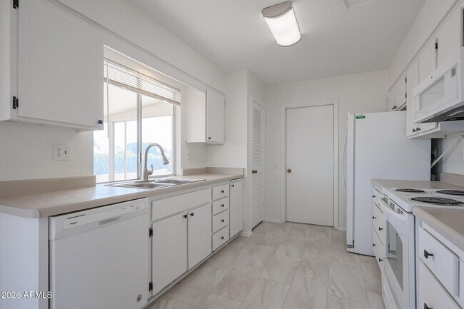 Building Photo - 10507 W Brookside Dr