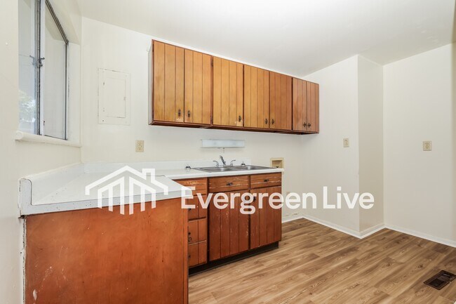 Building Photo - 4344 Kitridge Rd