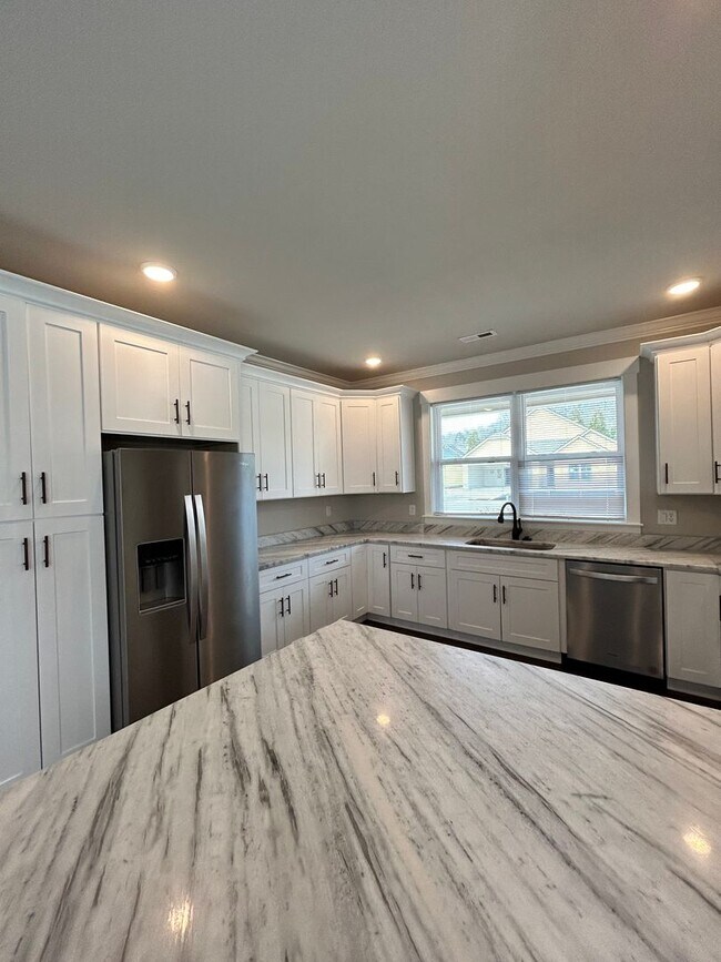 Building Photo - Beautiful New Build 4 Bed, 2.5 Bath, 2 Car Garage - Community Pool & Walking Trail!
