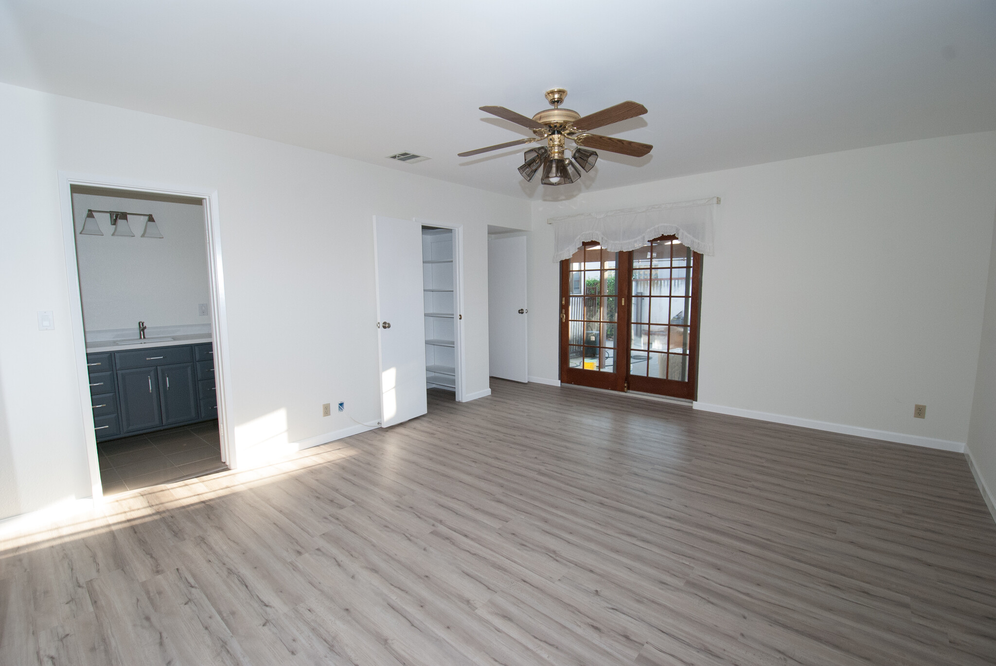 Master bedroom - 2455 W 233rd St