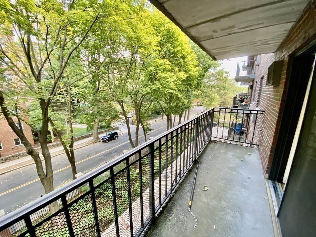 Building Photo - 135 Pleasant St