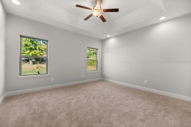 Building Photo - Spacious Home with Loft & 2-Car Garage in Prime Location in Hardin Valley school district!