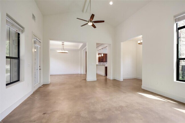 Building Photo - 18400 Lakepoint Cove