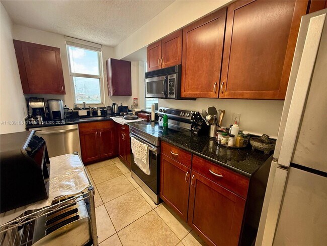 Building Photo - 770 Claughton Island Dr