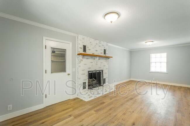 Building Photo - 508 Briar Park Ln