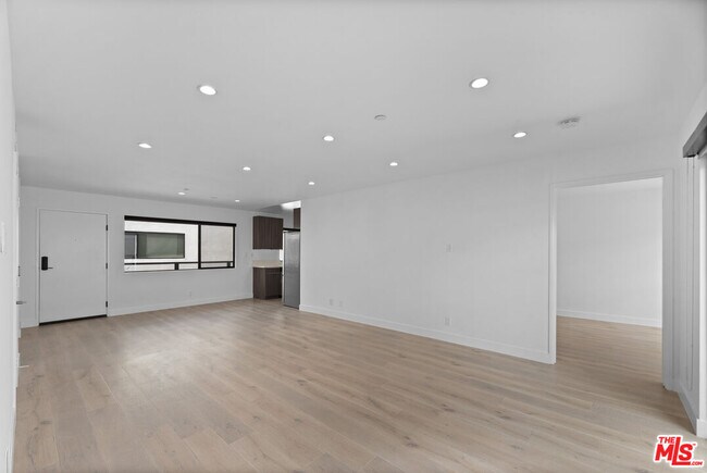 Building Photo - 725 N Alfred St