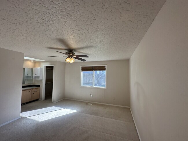 Building Photo - 1328 Goldenrod Pl