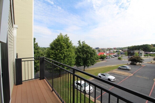 Building Photo - 1340 Hunters Rd
