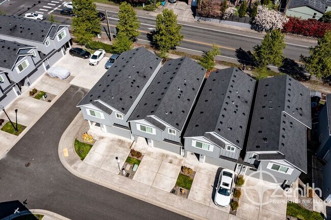 Building Photo - 7415 NE 136th Ave