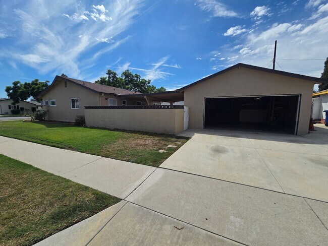 Building Photo - 15303 Fairhope Dr