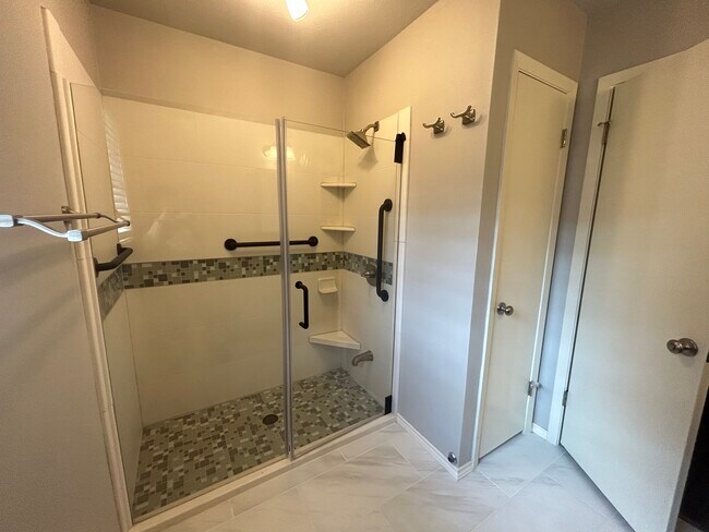 Master Bath - 22011 Grand Forks Dr