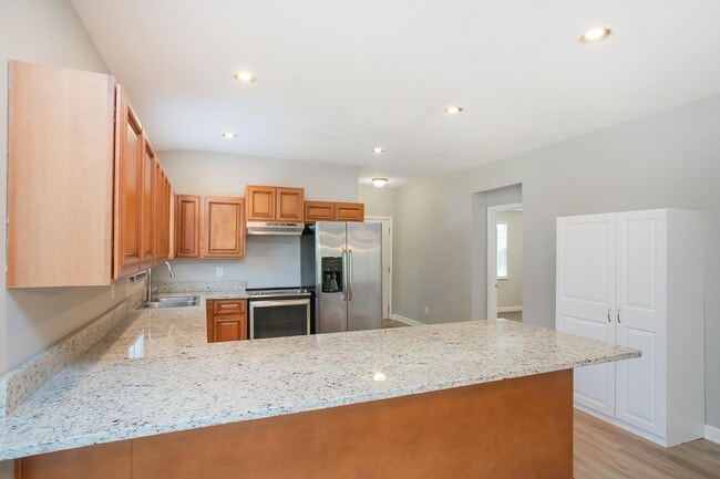 Building Photo - 1014 Douglas Ave