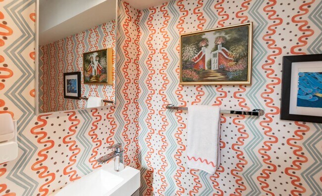 Building Photo - Three Bed Olde Kensington Home