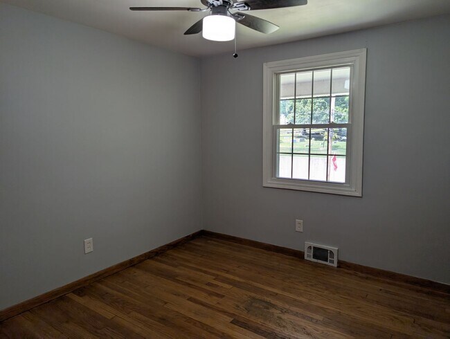 Building Photo - 8983 Highland Dr