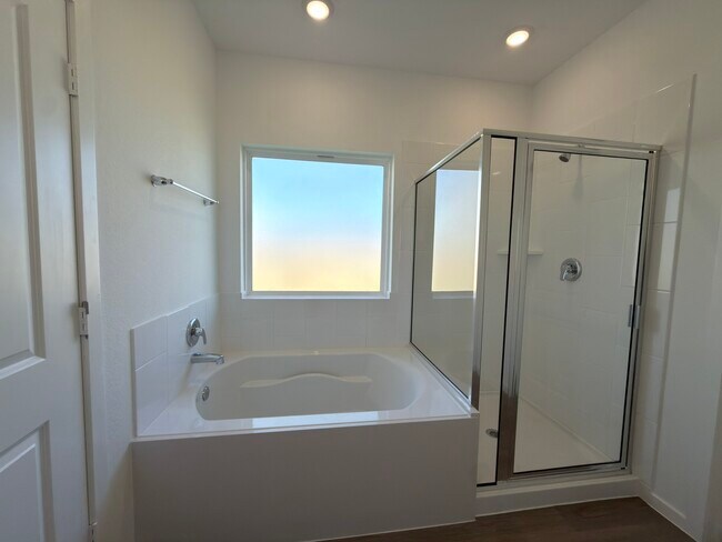 Building Photo - 9122 Serene Hvn Dr